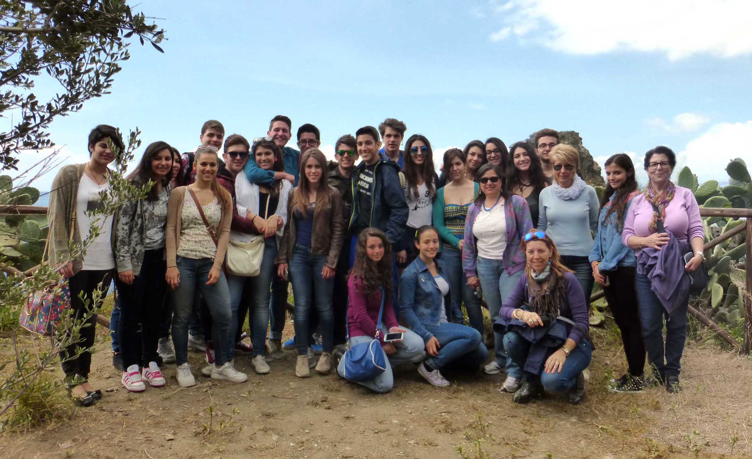 Gli studenti del liceo scientifico “Galilei”, insieme con gli studenti e il personale del Cutgana, sull’Isola Lachea