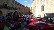 I vicoli di Taormina risplendono del rosso Ferrari