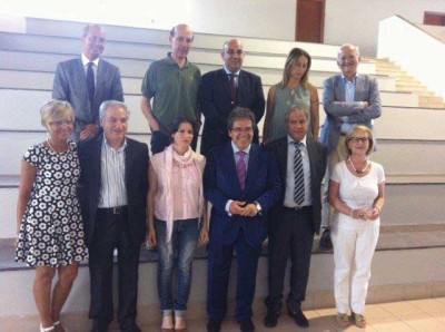Foto di gruppo con il sindaco di Catania al centro