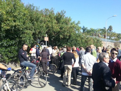 Folla di gente stamattina per il Lungomare Unito di Aci Castello e anche tante bici che però non erano ammesse