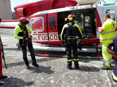 gruppo elicotteri vigili del fuoco catania in operazione a palermo