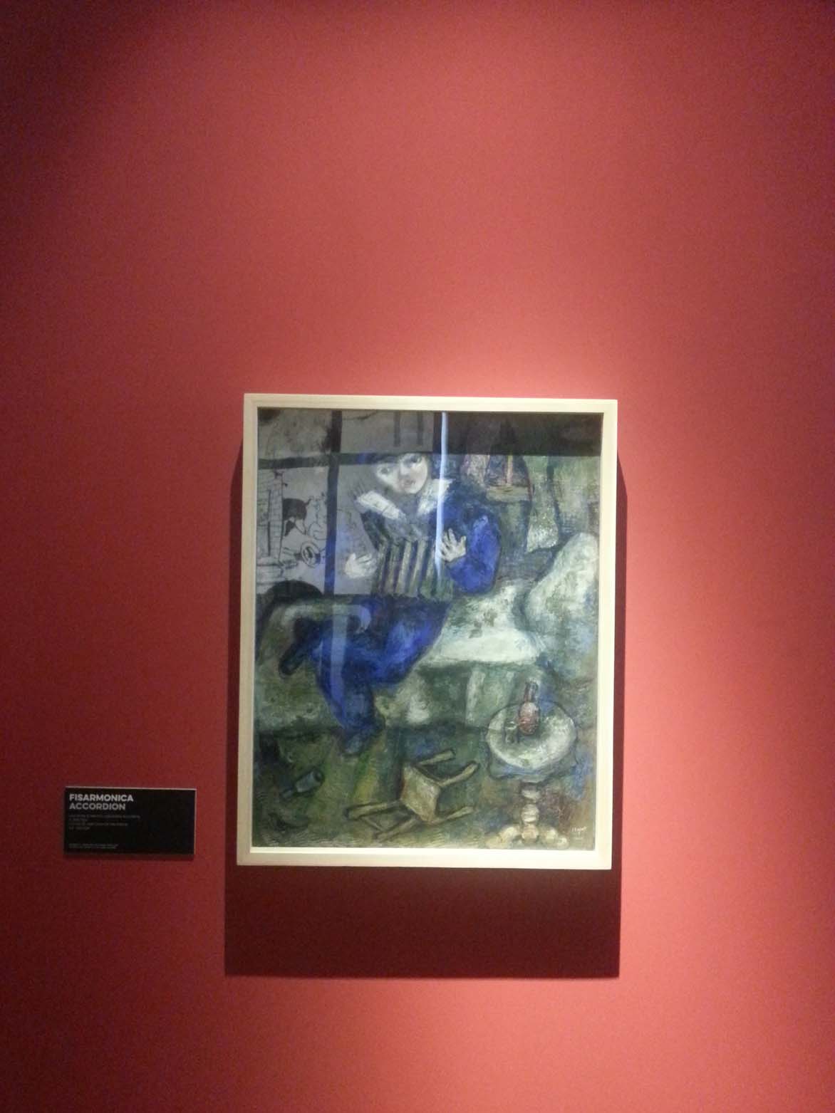 Uno dei quadri di Chagall penalizzato dalla scarsa illuminazione del Castello Ursino