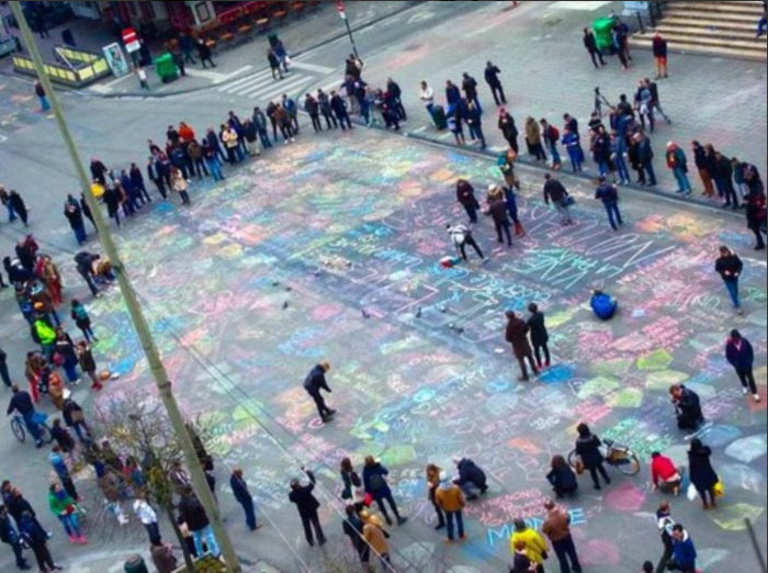 Bruxelles, gessetti colorati contro il terrore