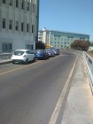 La corsia d'emergenza dell'Ospedale Cannizzaro riservata all'elisoccorso e perennemente ostruita dalle auto parcheggiate
