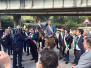 Leoluca Orlando insieme ad altri sindaci a dorso di muli (Foto Fb S. Li Destri)