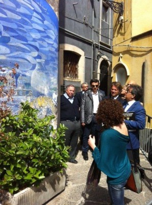 Un’immagine del sopralluogo effettuato dal sindaco nel quartiere di San Berillo
