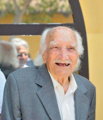 Il maestro Domenico Di Mauro, 101 anni compiuti e ancora attivo nella sua bravura