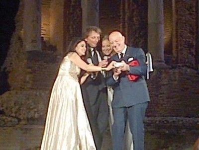 Un momento della consegna dei Tao Awards al Teatro Antico di Taormina