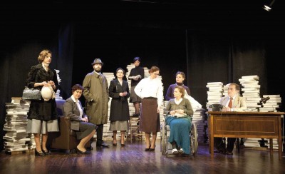 Il Verdetto, una scena con quasi tutti i personaggi sul palco del Teatroinsieme