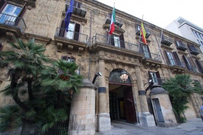 L'ingresso di Palazzo d'Orleans a Palermo