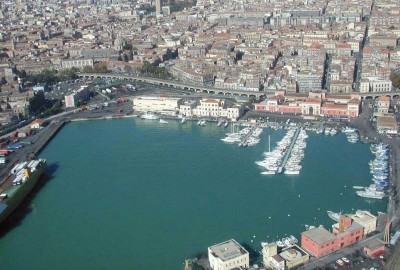 02 A - Veduta del porto di Catania